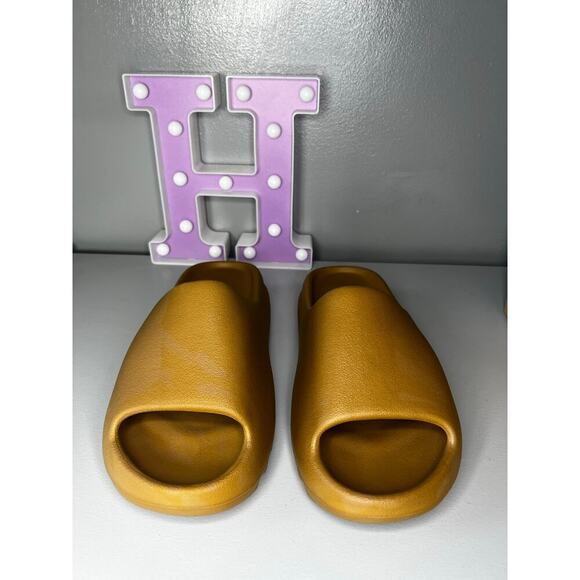Yeezy Slide Ochre Sz 10 - Picture 1 of 10
